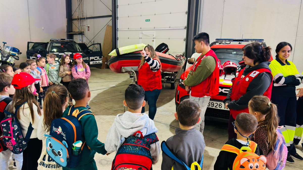 CruzRojaRMurcia's tweet photo. Equipo de @CRE_Emergencias durante el "Cuidándote" magnífica iniciativa de @AYUNTAGUILAS para los escolares del municipio. #EmergenciasCruzRoja https://t.co/2obCBeuMiN