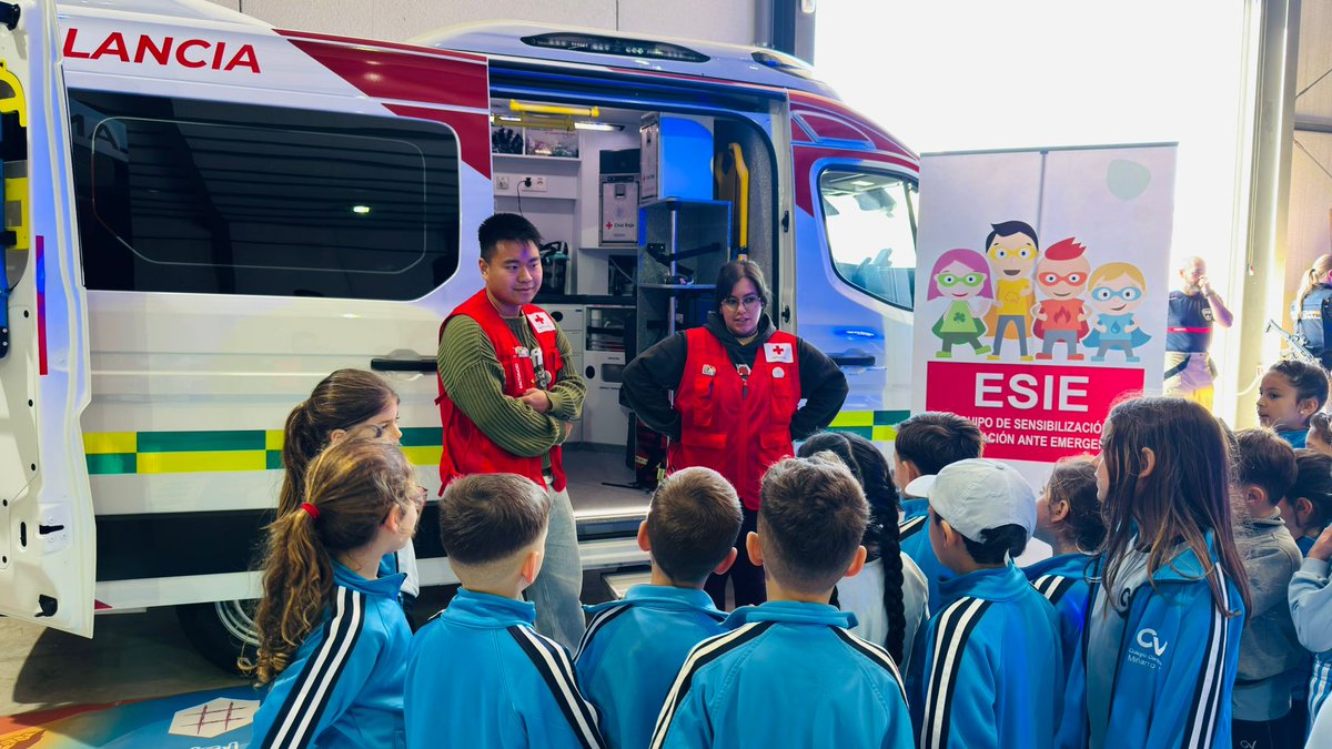 CruzRojaRMurcia's tweet photo. Equipo de @CRE_Emergencias durante el "Cuidándote" magnífica iniciativa de @AYUNTAGUILAS para los escolares del municipio. #EmergenciasCruzRoja https://t.co/2obCBeuMiN