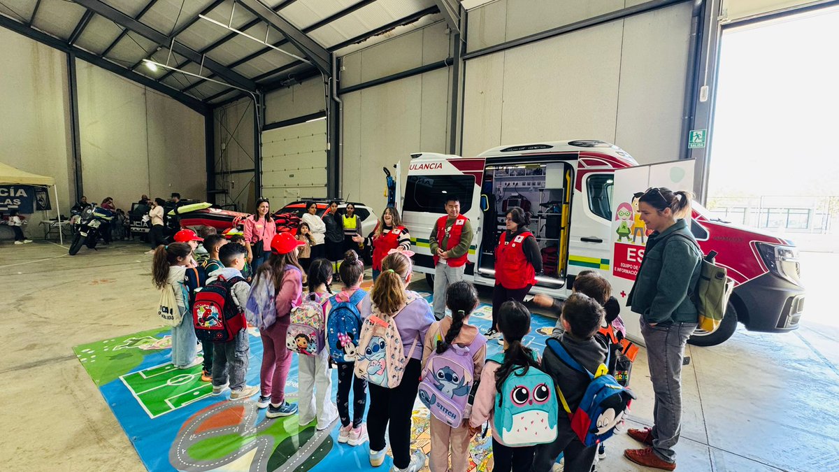 CruzRojaRMurcia's tweet photo. Equipo de @CRE_Emergencias durante el "Cuidándote" magnífica iniciativa de @AYUNTAGUILAS para los escolares del municipio. #EmergenciasCruzRoja https://t.co/2obCBeuMiN