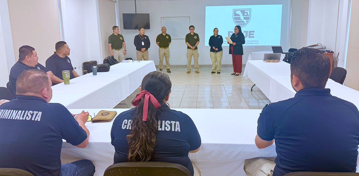 PGJEBCS's tweet photo. 🔴Con el objetivo de fortalecer la capacidad técnica y la seguridad en el manejo de indicios relacionados con drogas sintéticas bajo estándares internacionales, la #PGJEBCS en coordinación con #ICITAP, inició el curso-taller dirigido a peritos. 

📰https://t.co/AxyLF2jXqk https://t.co/T95nRwurHd