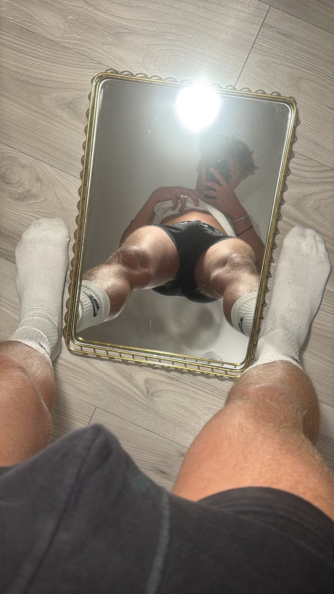 zachwiejaaaa's tweet photo. 🧦#feets #socks #legs https://t.co/OIds54cgp6