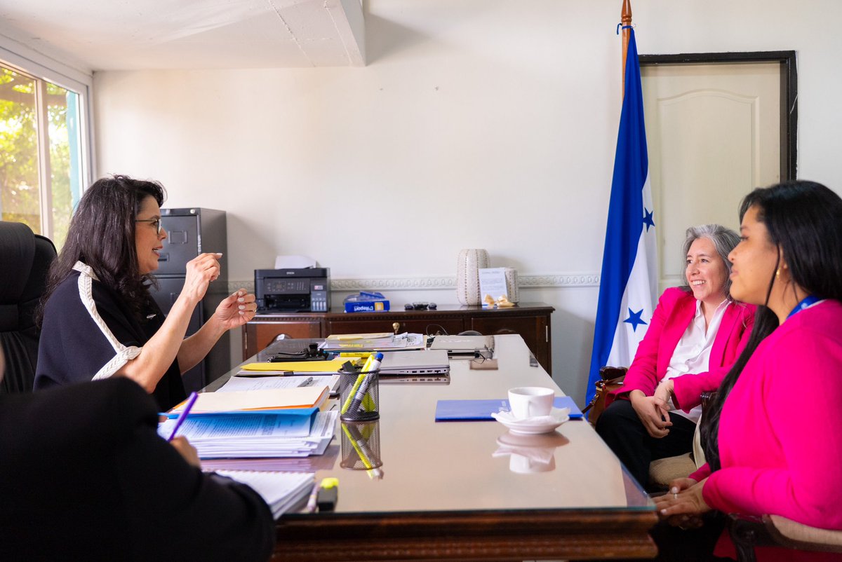 MarianaRendonD's tweet photo. Gracias ministra de @senaf_hn, Ada Mejía, por el diálogo abierto y constructivo que sostuvimos.

Compartimos la prioridad: avanzar en acciones concretas que fortalezcan la protección y la reintegración de la niñez migrante retornada. 

Seguimos sumando esfuerzos 🇭🇳🇺🇳 https://t.co/teiHa2qcvV