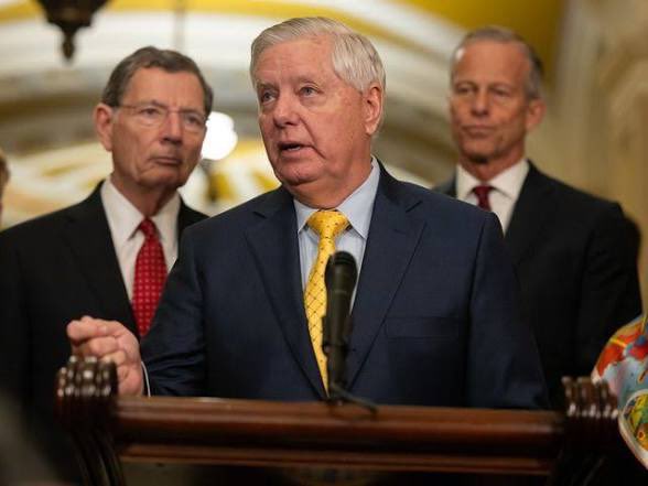 Kate__KC's tweet image. Your daily reminder that most elected Republicans are really Democrats; but no Democrats are really Republicans.

🇺🇸Remove John Thune.
🇺🇸Eliminate the filibuster.
🇺🇸Pass America’s agenda. 

It’s now or never. #MAGA #MAHA