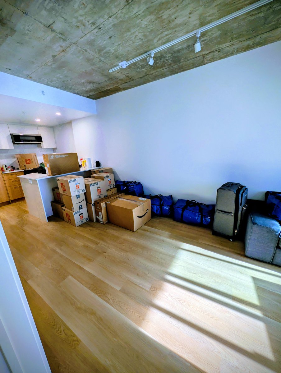 MtlCub77's tweet image. The big move is DONE! 📦🏁 
​Huge thanks to @GeminiApp for keeping my logistics tight while I focused on the heavy lifting. 

Now, time to officially crash with Martineau. 🐻😴
More tomorrow...
​#TeamPixel #Montreal #MovingDay #GayVillage @GoogleCanada @madebygoogle