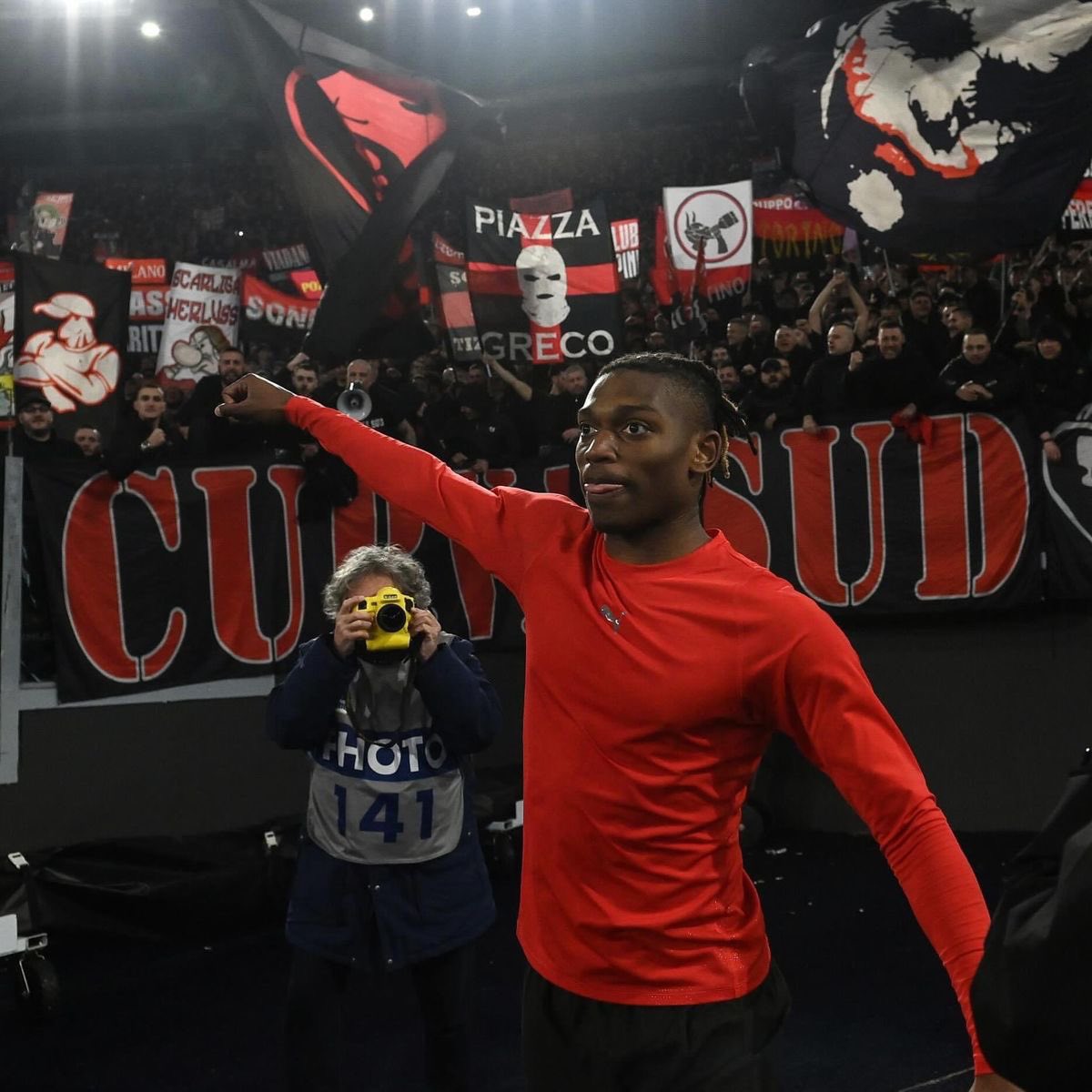 🏄🏾‍♂️La narrazione su #Leao ha stancato. È un’ossessione ingiustificata, incomprensibile!

Il tifoso sa a cosa credere, sa dove sta la verità.

Non sta bene da mesi, ma ha stretto i denti per il #Milan❤️🖤 ma si continua a romanzare, ma perché? Per il bene/male di chi? 
Bastaaaa