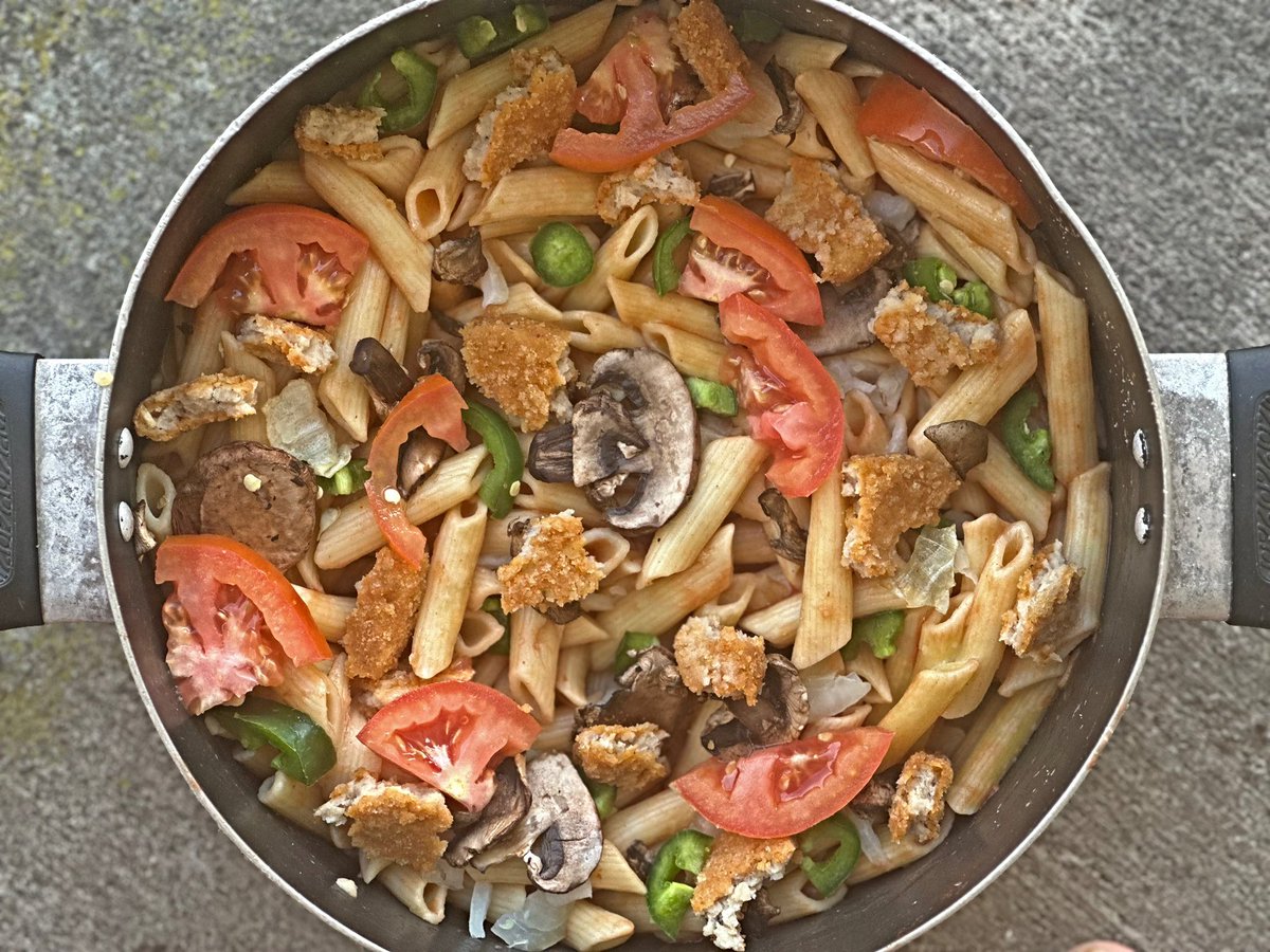 Robotvirgin's tweet photo. Pasta with Boca Spicy Vegan Chicken!

.
.
.
.

#pastalove #pasta #pastalover #veganchicken #chickn #bocaburger #veganmeat #vegancheese #cheeze #vegan #veganfood #plantbased #veganism #veganfortheanimals #portlandvegans #govegan #vegandinner  #veganitalian #pastalover #pastaislife https://t.co/DW5gRQ4ybg