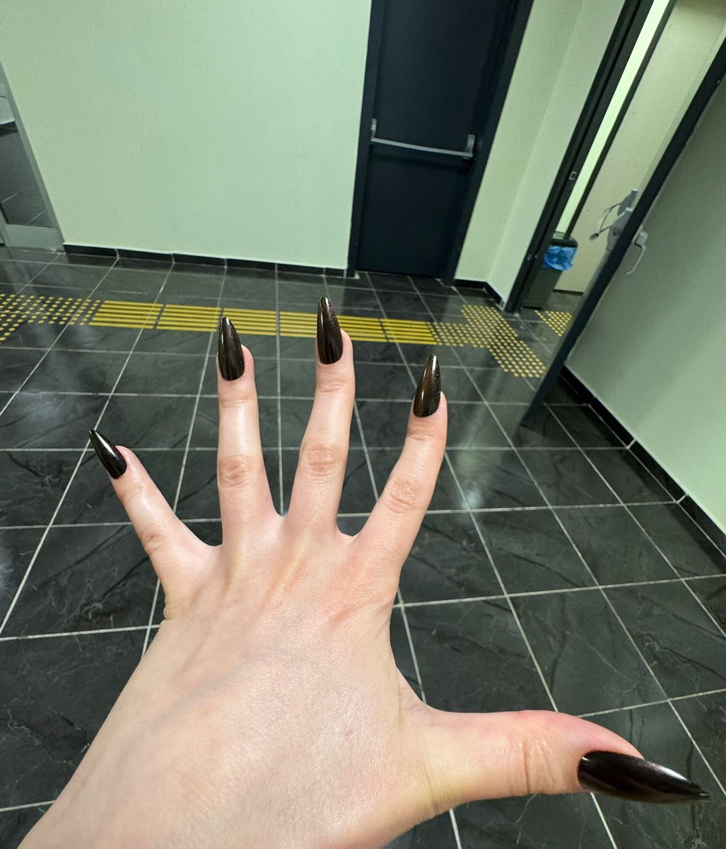 betgörlᯓ★ tweet media