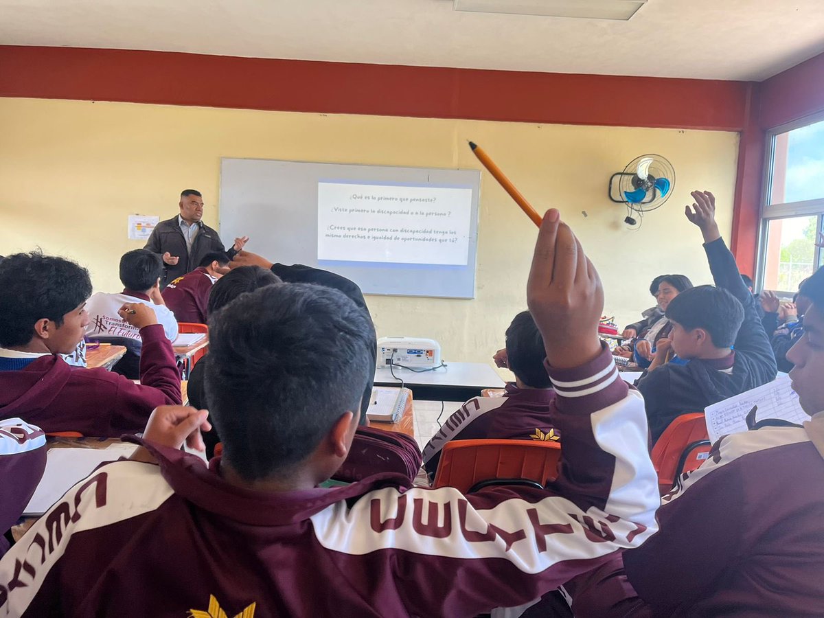 CECyTEHChilcuau's tweet photo. Con el objetivo de fortalecer la convivencia dentro de nuestra comunidad educativa, se impartió la plática “Valoración de la Diversidad; Ambientes Armónicos y Prácticas Inclusivas” dirigida a estudiantes. @CECyTEHidalgo @edmundo_rmz 
#SomosUnEquipoTransformandoElFuturo https://t.co/MkXOU7s4Bq