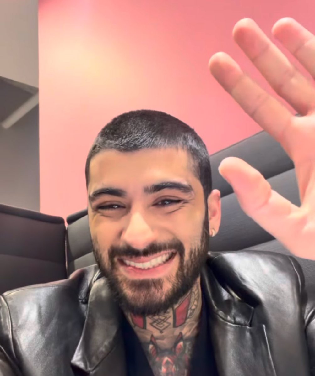 melmalikk's tweet photo. new reaction pic unlocked #zayn https://t.co/91xdleoXNg