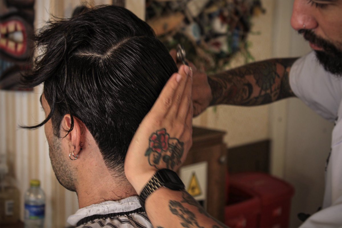 ¿Te Sientes Atrapado con Tu Aspecto Aburrido y Desaliñado? ¡Es Hora de un Cambio Radical! Entendemos Tus Frustraciones y Estamos Aquí para Ayudarte. 
Reserva ahora 👉🏻 capitanbarbas.com
📞 304 235 7245