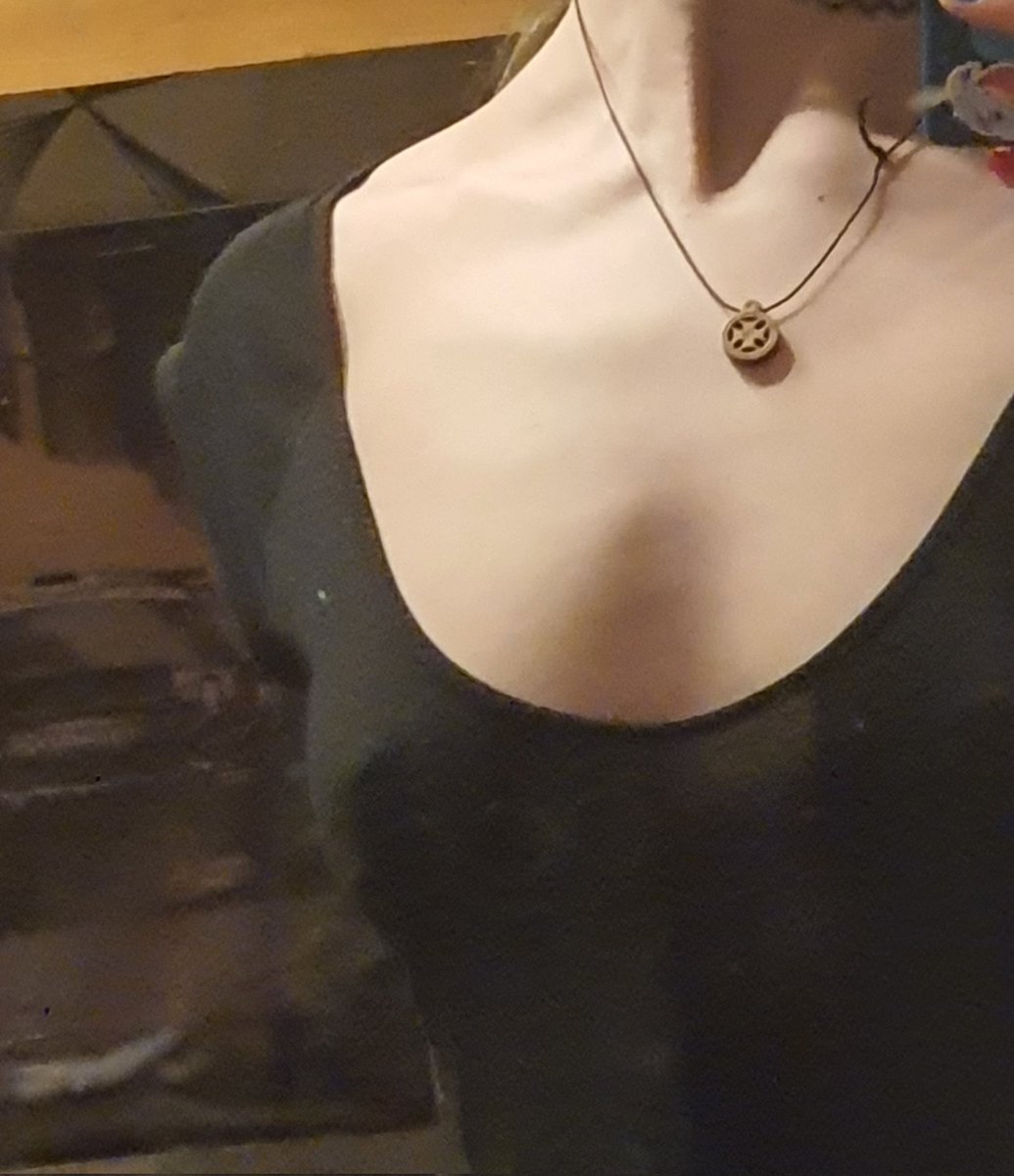 pls tell me im not hallucinating my sternum