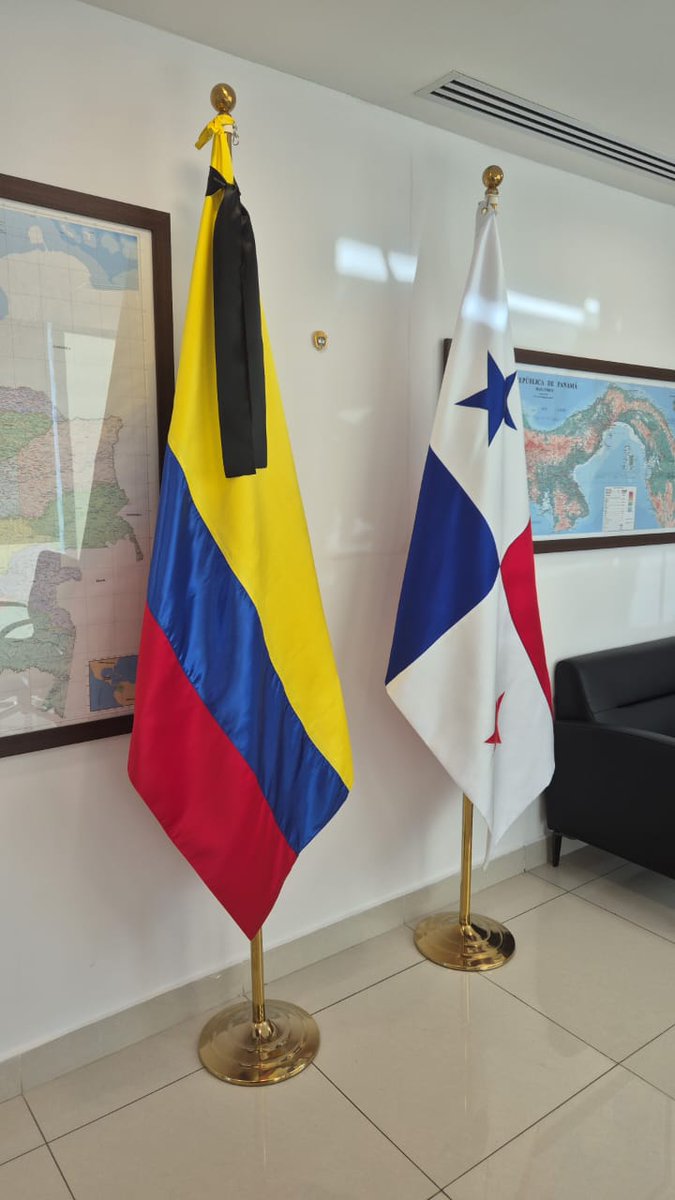EmbajadaColPan tweet picture