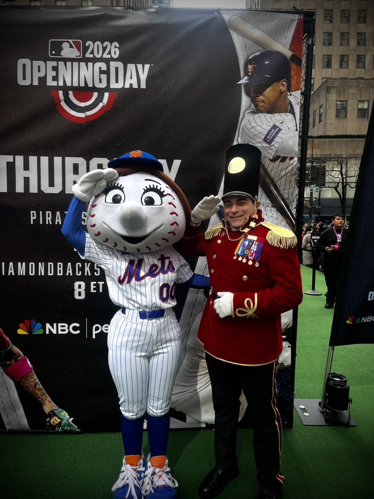 Mrs. Met tweet media