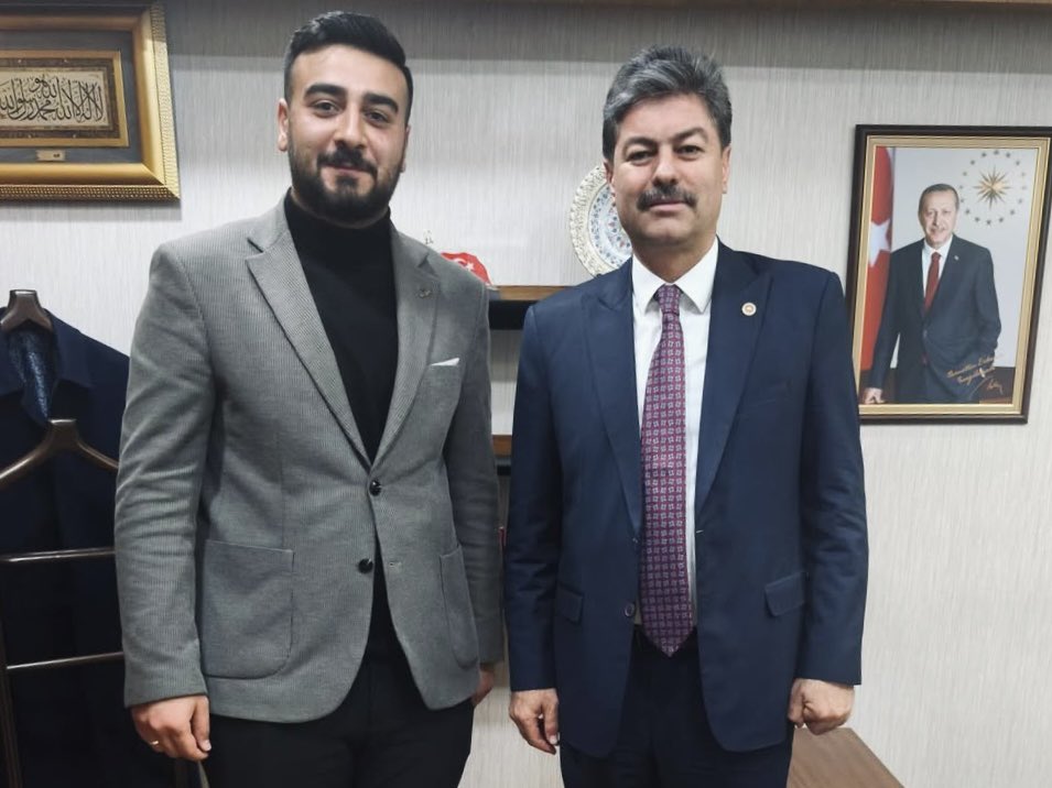 📍TBMM

Gençlik Kolları Başkanımız Sn. Ahmet Sefa Metin, Milletvekilimiz Sn. Necmettin Erkan’ı TBMM’de ziyaret ederek gençlik projelerimiz üzerine istişarelerde bulundu. 

Sayın Milletvekilimize ilgi ve destekleri için teşekkür ederiz.
