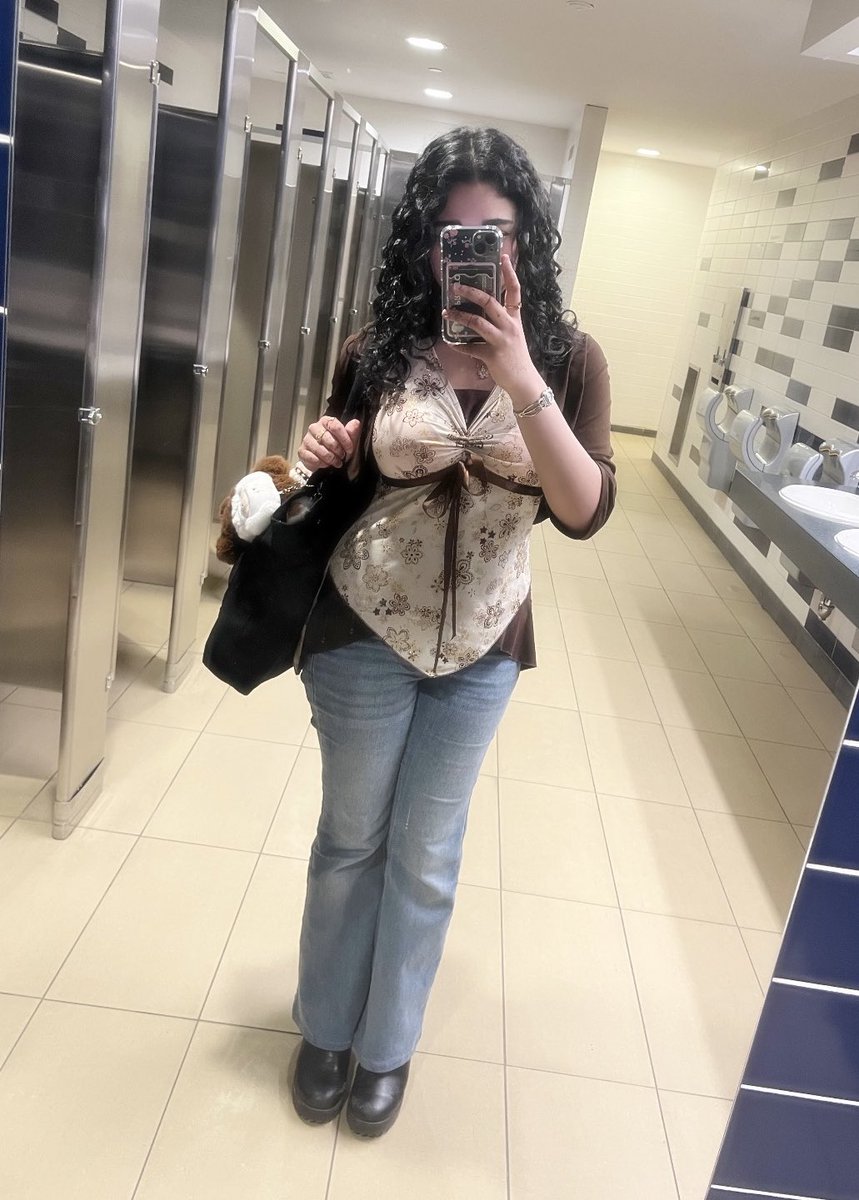 Bushnini 📼 🌷👅 scissors aliennini 🥹 tweet media