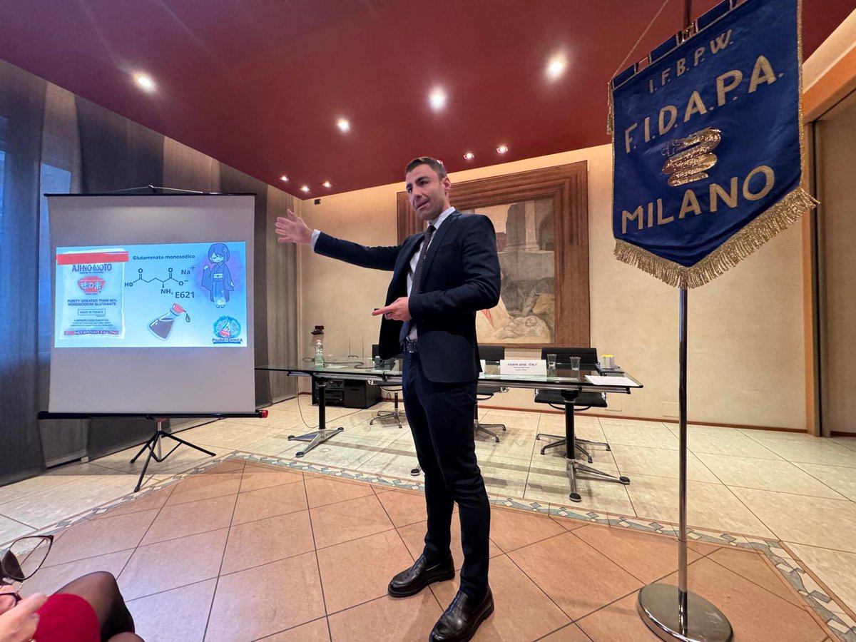 PChimica's tweet photo. Conferenza “La chimica nel carrello: come riconoscere le fake news”. Un grazie speciale al gruppo FIDAPA BPW Italy per l’invito e per il lavoro straordinario che porta avanti. Le organizzazioni femminili hanno un ruolo fondamentale nella società: creano rete e valorizzano. https://t.co/XA0trtIk2E