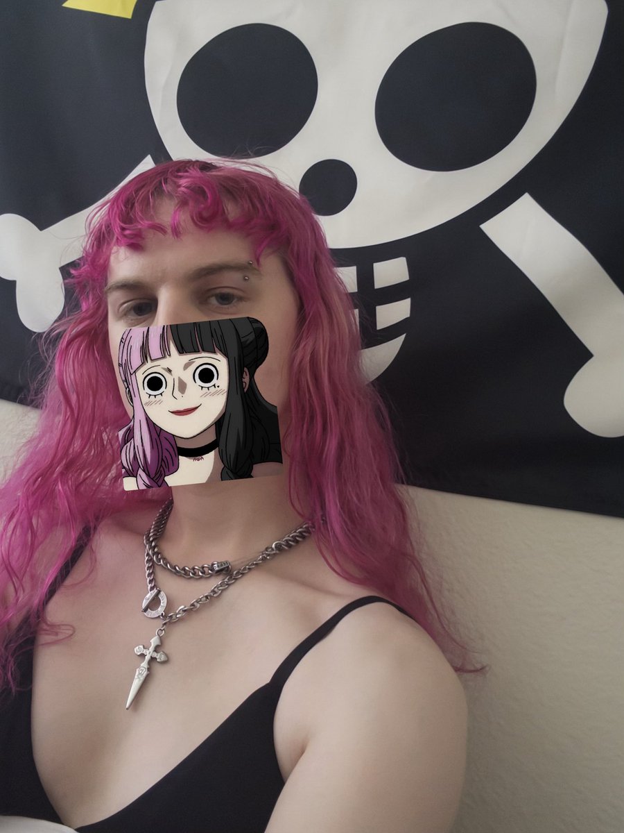 alice 🖤👻 tweet media