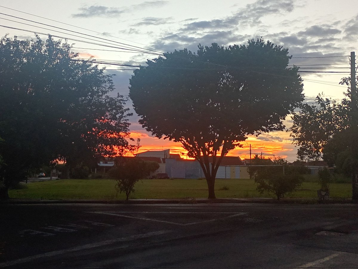 MatheusFre39115's tweet photo. Finalzinho de tarde em Jaboticabal-Sp https://t.co/WylB4HTjmM