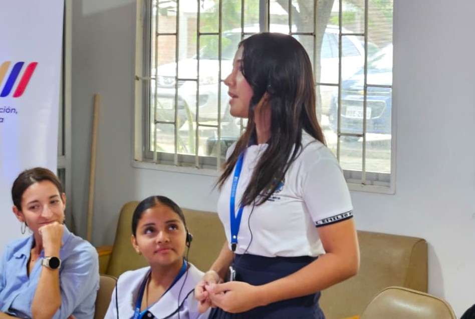 EducacionZ4_Ec's tweet photo. [MANTA] Fortalecemos la participación juvenil con el proyecto Comunidades de Aprendizaje.

A través de la Red de Juventudes en Acción, con estudiantes de 20 planteles, se promueve habilidades para la vida y liderazgo, aportando a la transformación educativa. 💡📕

#ElNuevoEcuador https://t.co/2WJyfi7JHC