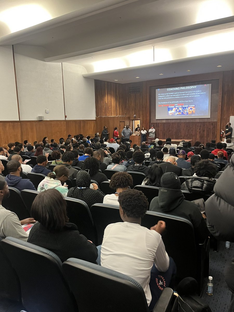 kolin_wiley's tweet photo. Had a wonderful experience @HUBISONFOOTBALL junior day Saturday!! Staff was welcoming and campus was beautiful!! 🦬💙 @iamtedwhite @CoachKBurns44 @coachnickgould @CoachEFraz https://t.co/Zu4j36c6Sa