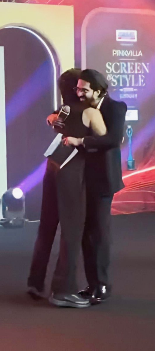 SymphonyNotess's tweet photo. Awww Such a Cutee Hug🥹❤️‍🔥
Amaal X Shaan 🫶

#AmaalMallik #Amaalians
@AmaalMallik @singer_shaan ♥️ https://t.co/J7Bb9nZ8Gl
