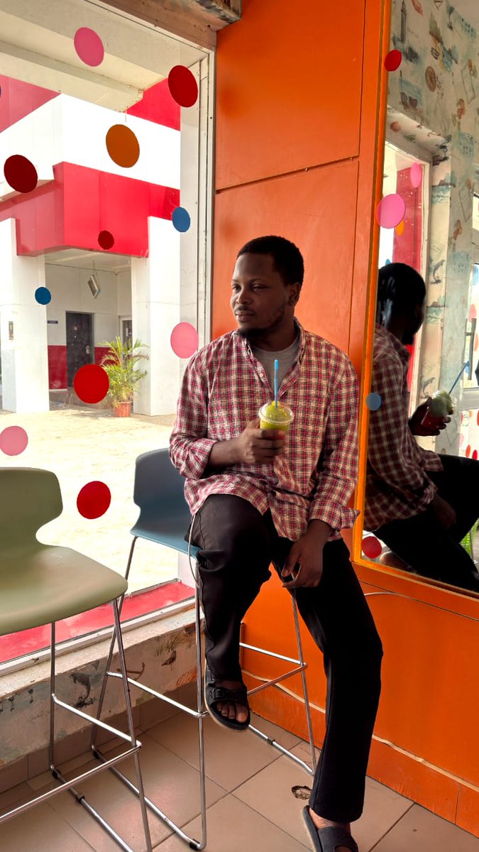 bayonle_1's tweet image. Went out with friends today and… yeah, productivity took a small vacation 😅

Laughed, ate, and forgot I had a design to finish.

Consistency is key, but so is living a little.

We go again tomorrow  stronger, and back on track 

#UIUXJourney #DayBreak #Balance #MedTechDesigner