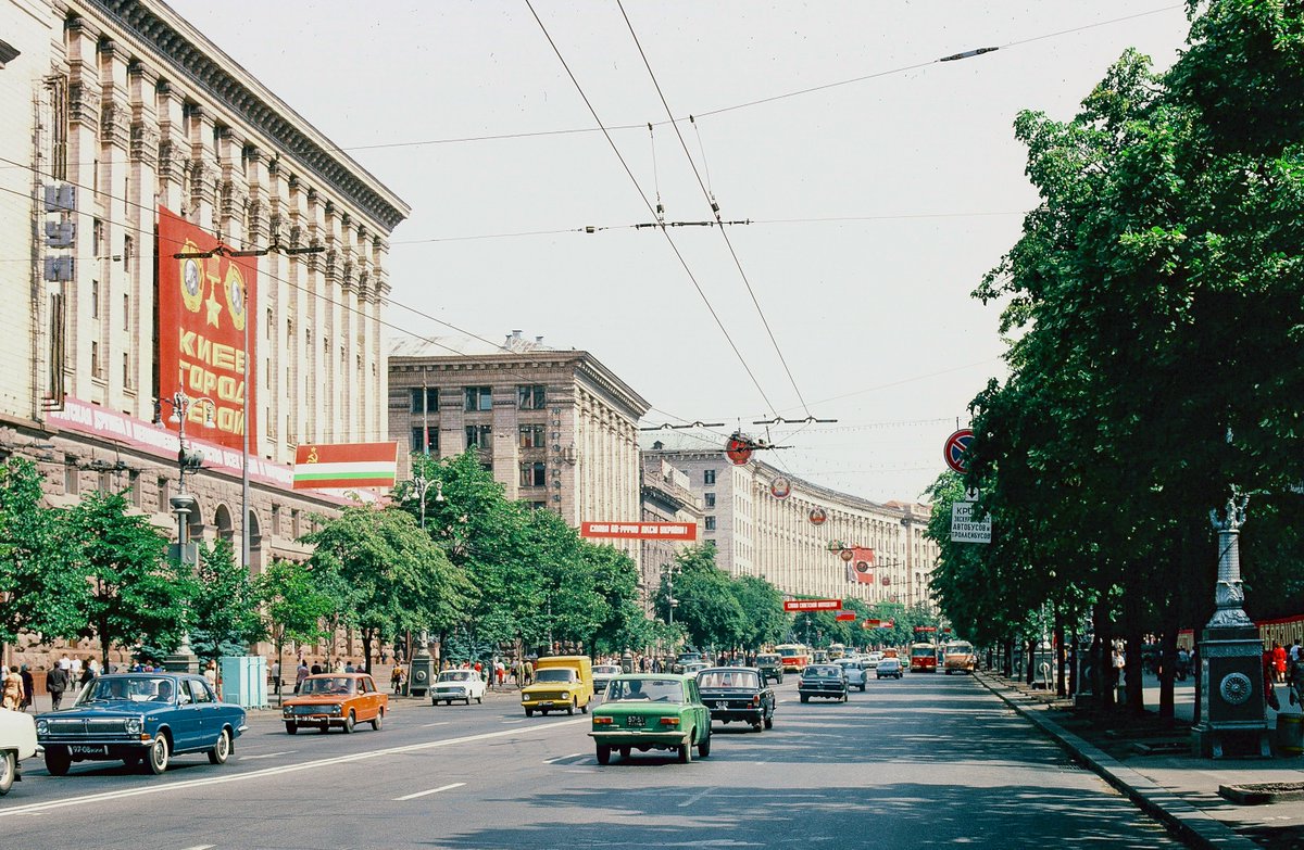 PicturesUssr's tweet photo. Kyiv, Ukrainian SSR, 1979. Photo by Joyce Pinsker https://t.co/E9GNhaSzbj