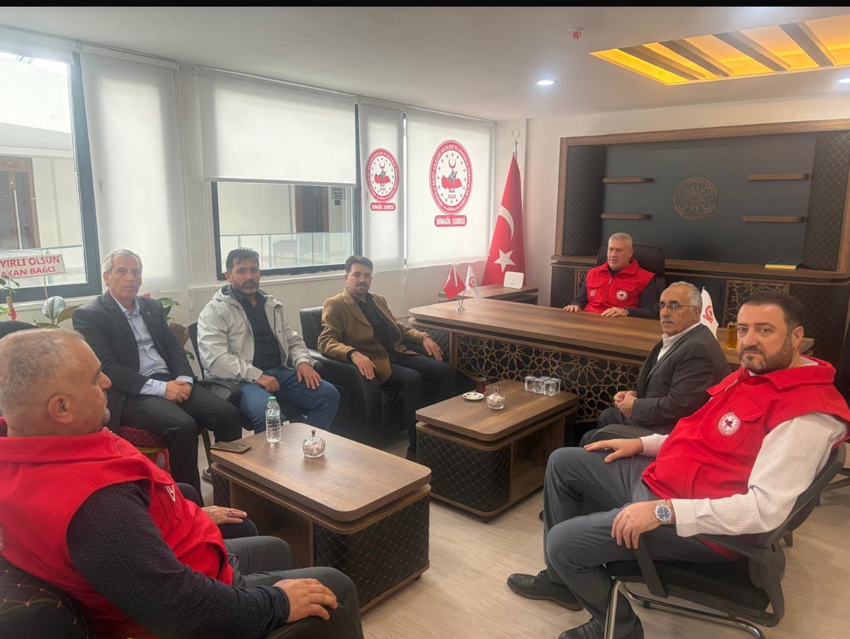 IseriErkan's tweet photo. @BingolAsavVakfi şube başkanlığına hayırlı olsun ziyaretinde bulunduk. Nazik kabulleri için şube başkanımız sayın Naim TAN ve kıymetli yönetimine yürekten teşekkür ediyor Bu kutlu mücadelede başta genel başkanımız sayın @ZiyaSozen olmak üzere Başarıların devamını gönülden temenni ediyorum @NaimTan12 @AsavVakfi @ASAVBURSASUBESI