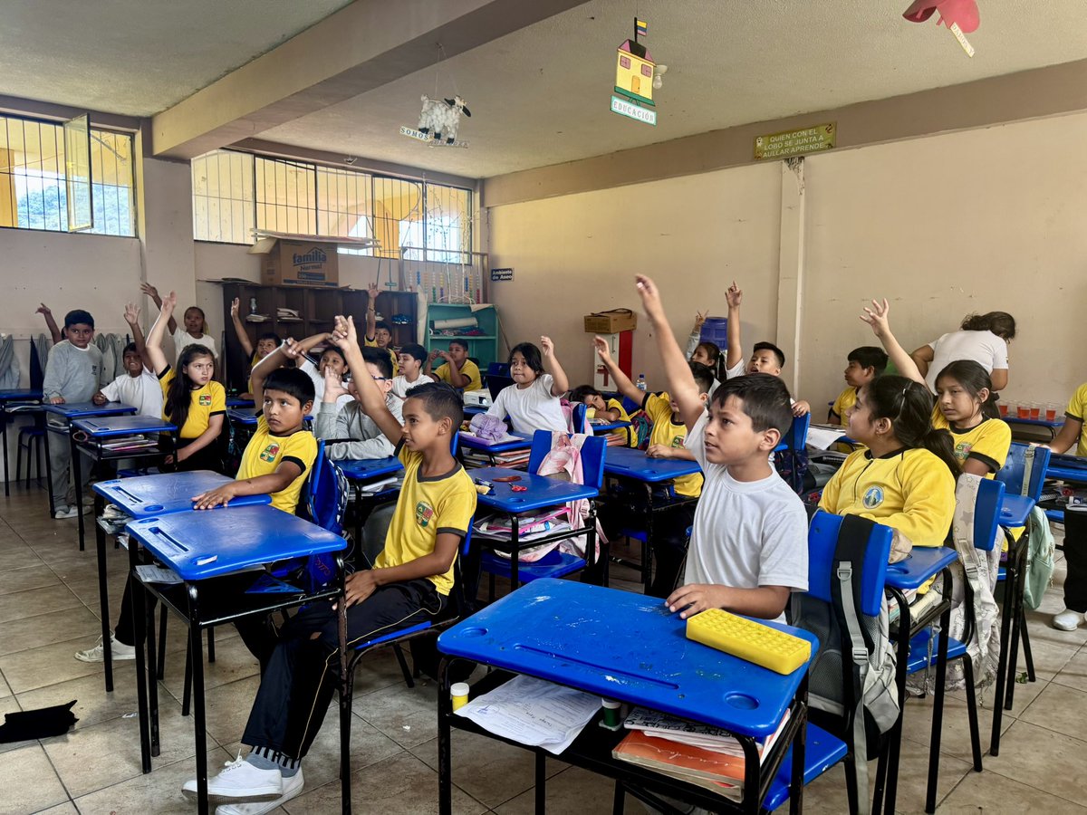 MAATE_Zonal10's tweet photo. 💧 En el marco de la #SemanaDelAgua, se desarrollaron jornadas de educación ambiental en la Unidad Educativa Eloy Alfaro y la Unidad Educativa Amazonas, con el apoyo de #EMAPAZ.
Charlas sobre el cuidado del agua y ríos de Zamora.
#mae #zonal10 https://t.co/RNTf3nfc8R