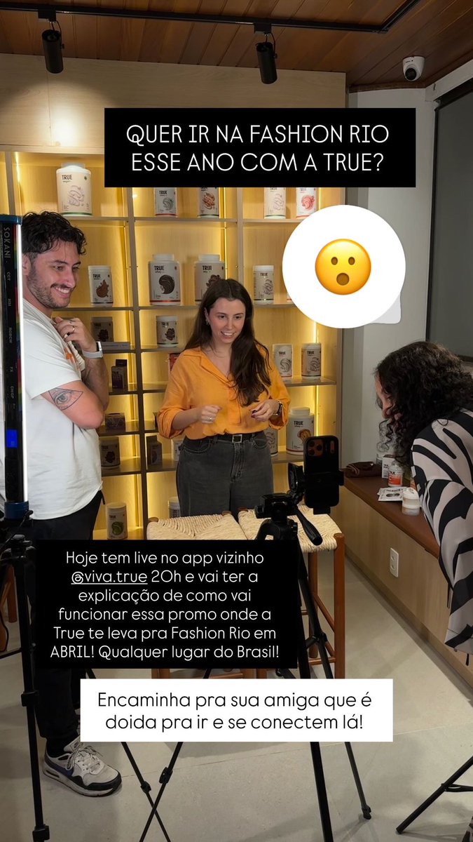 alineapproves's tweet photo. BORA PRA FASHION RIO EM ABRIL? Conecta lá no app vizinho da @viva.true 20h que vai ter live pra tirar dúvidas! Fashion Week do RJ com tudo pago, hein? https://t.co/wunOsyxsMW