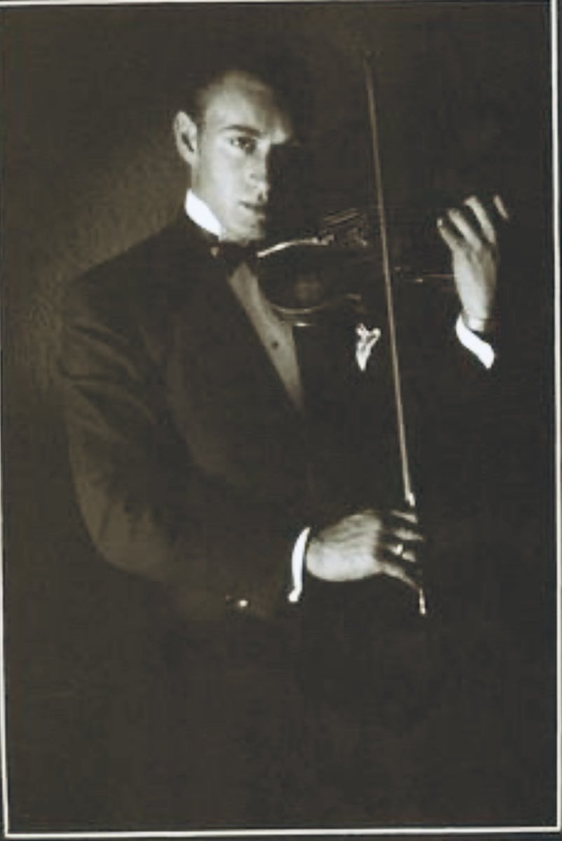 AuthorBevAdam's tweet photo. A prodigy of the violin 🎻 composer, singer, and #radio personality handsome Russ Columbo 🖤 https://t.co/bYgAnXjOYA
