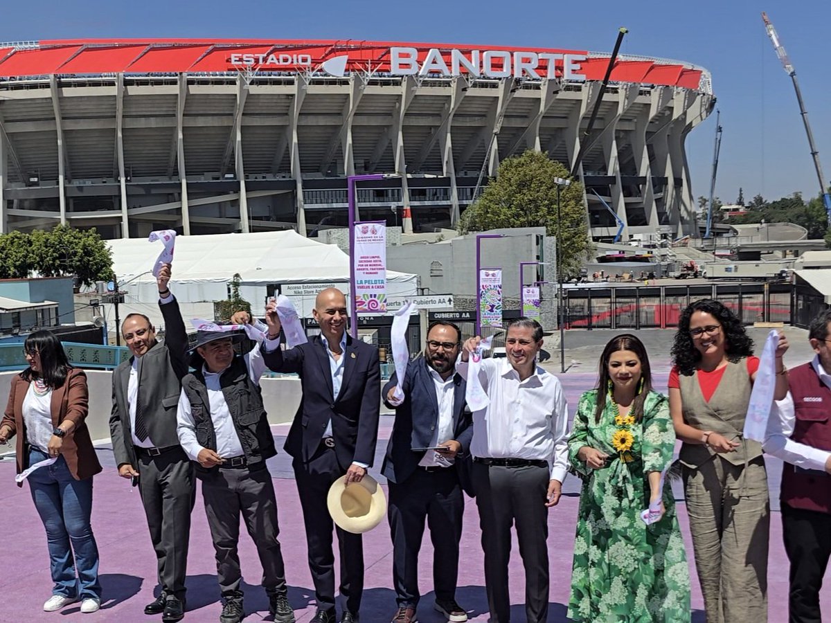 VillanuevaVa_'s tweet photo. Hoy acompañé a la jefa de Gobierno de la CDMX, @ClaraBrugadaM a inaugurar 10 de las 40 obras que están en desarrollo en zonas aledañas al Estadio Banorte, para las que se destinó un presunto de más de 200 millones de pesos, mismo que fue aprobado desde el Congreso.
#Coyoacán https://t.co/hQioxHQmBS