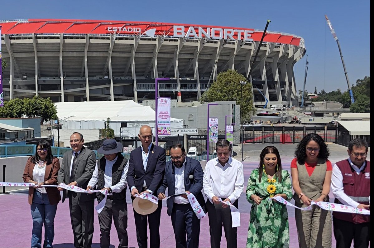 VillanuevaVa_'s tweet photo. Hoy acompañé a la jefa de Gobierno de la CDMX, @ClaraBrugadaM a inaugurar 10 de las 40 obras que están en desarrollo en zonas aledañas al Estadio Banorte, para las que se destinó un presunto de más de 200 millones de pesos, mismo que fue aprobado desde el Congreso.
#Coyoacán https://t.co/hQioxHQmBS