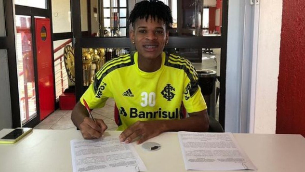 Lucas Collar tweet media