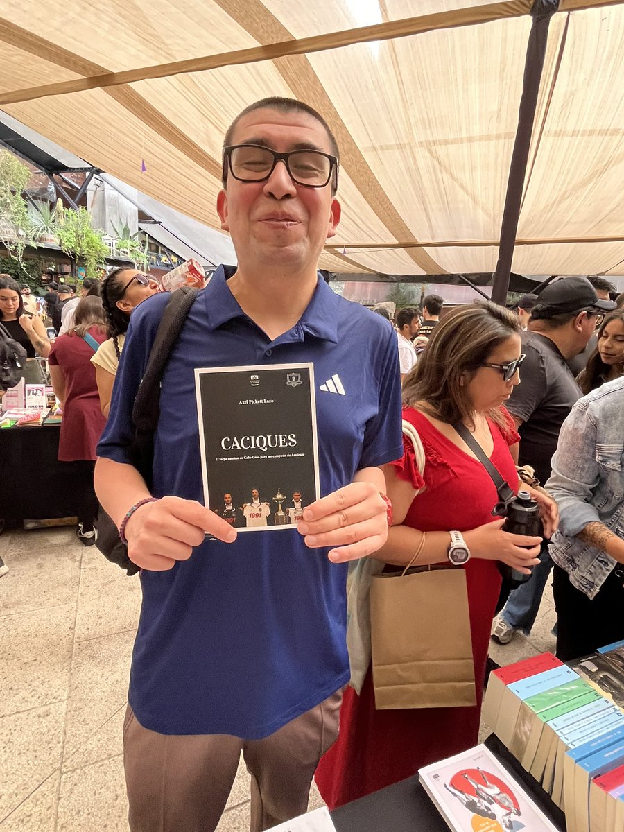 axelpickett's tweet photo. Tiempo de agradecer a los lectores de siempre y de pensar en nuevos textos para seguir caminando y leyendo juntos. @LibrosCincoAses @SerieBanderin https://t.co/bJmsvDkFtM