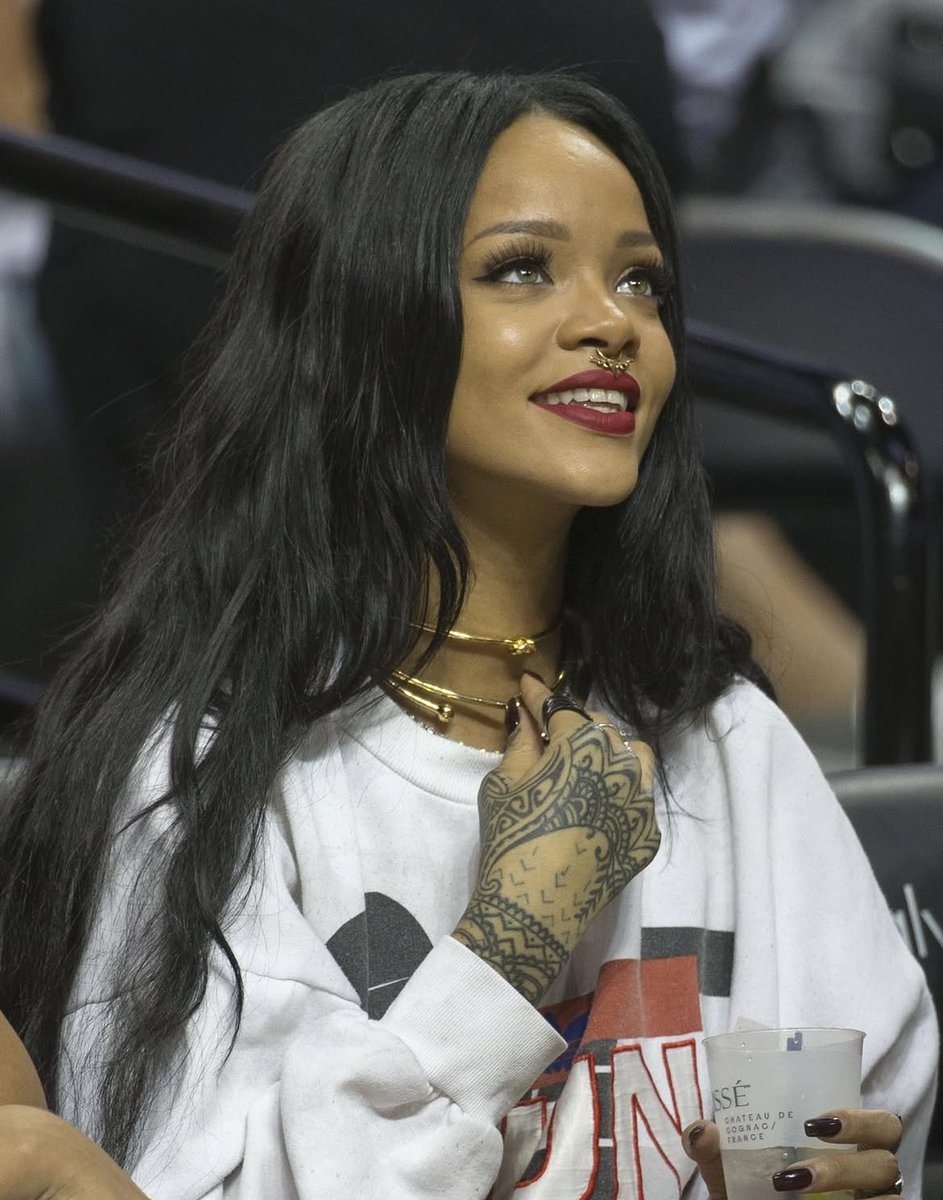 Rihanna | HQ tweet media