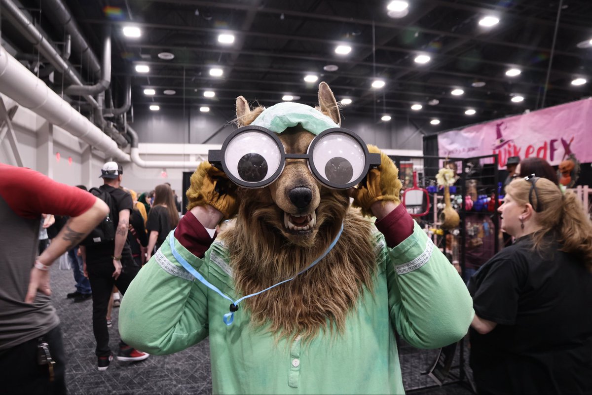 realtoxiehusky's tweet photo. @TroublesumKitty #horrorhound #horrorhoundweekend #horrorconvention #horror #horrorhoundcincinnati https://t.co/aNjvyklJmd