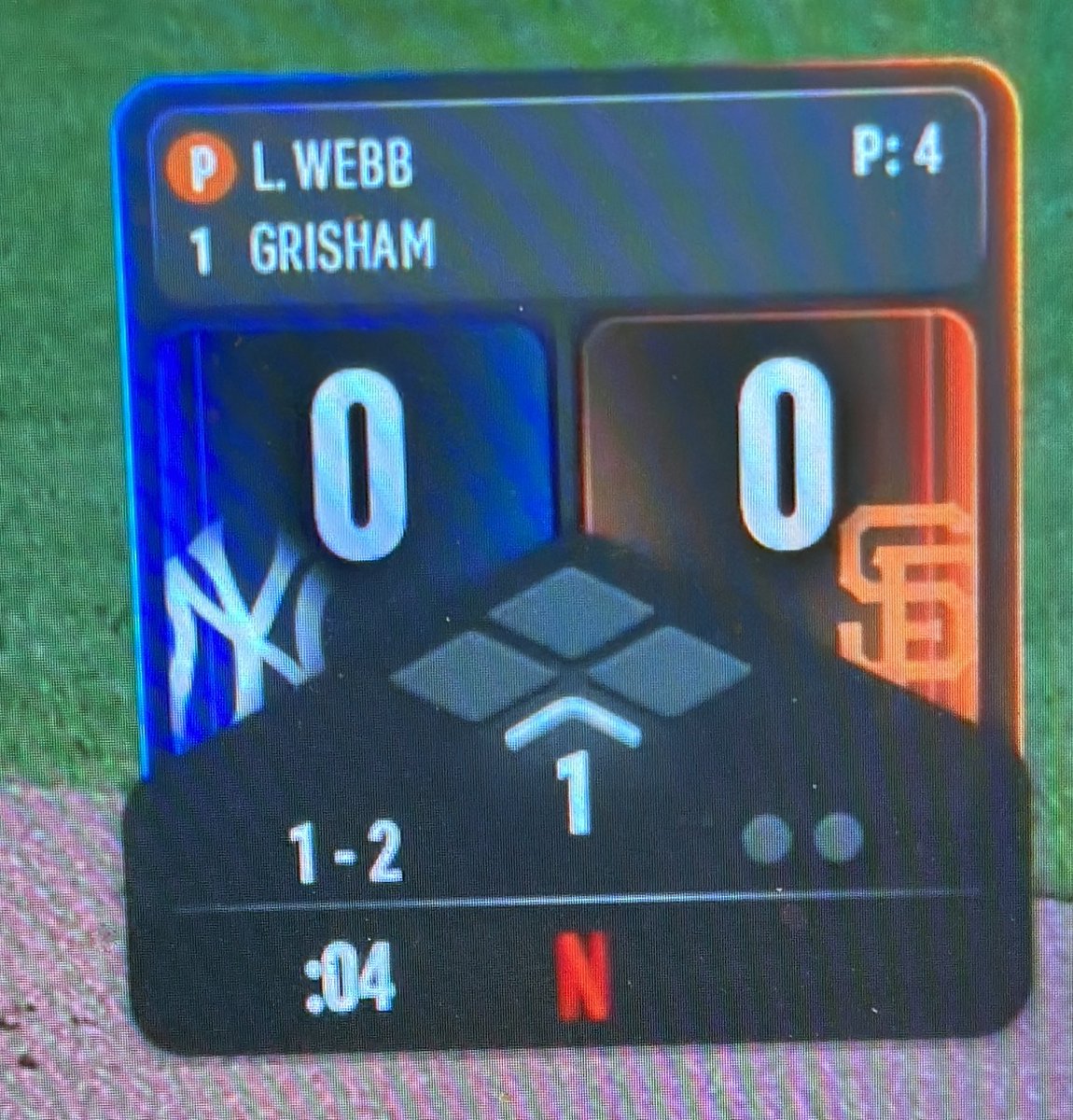 LukaGarzaFan1's tweet photo. Holy fawk the Netflix MLB scorebug is so clean https://t.co/nHhnOKCAwE
