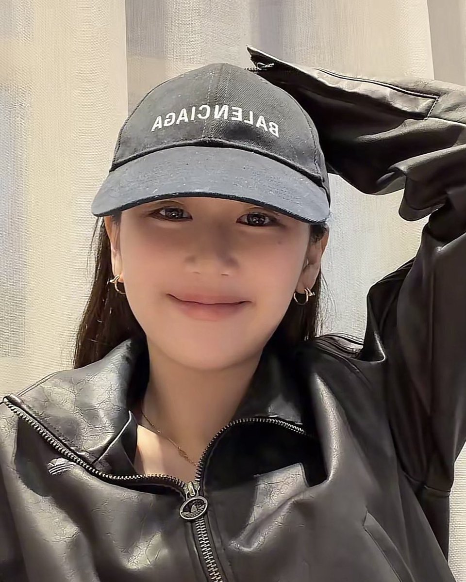 chris 🐾 tweet media