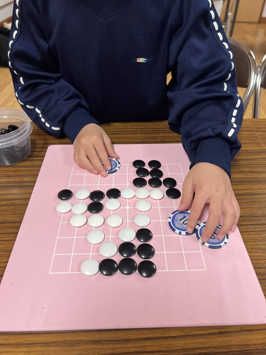 水曜日教室

年長さん女子
陣地取りで初め数を数えるのに苦労したのに、昨日は5が3枚だから15！って即答するようになった
数字に慣れてくるようになったら、自分から先生打ってくださいってお願いするようになった

できる体験って大事
この調子で算数も囲碁も上達してねー