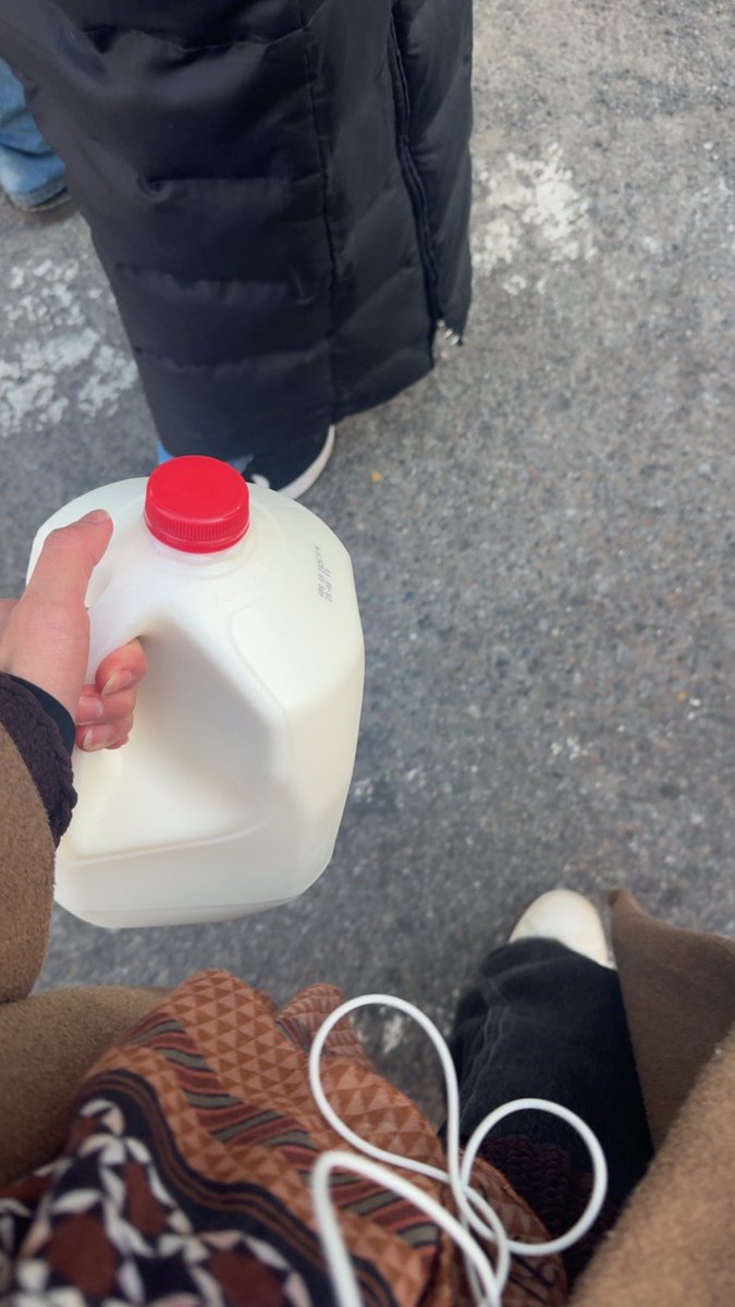 aminaisback's tweet photo. Anyways here’s me walking with my gallon of milk to make yogurt with. City girl things. https://t.co/2lwrnOlM67