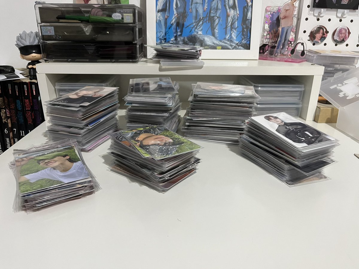 dsoogyu's tweet image. tirei tudo dos binders dos nichojoo pra organizar no final de semana #wishmeluck