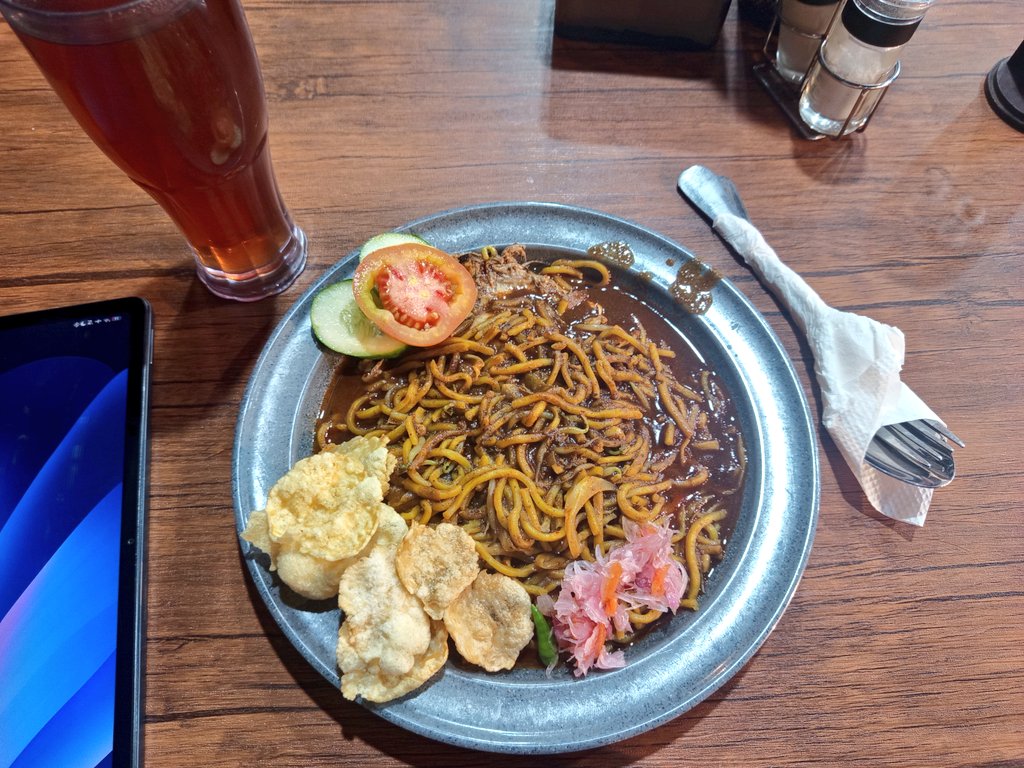 Pecinta Indomaret ❤️💙💛 tweet media