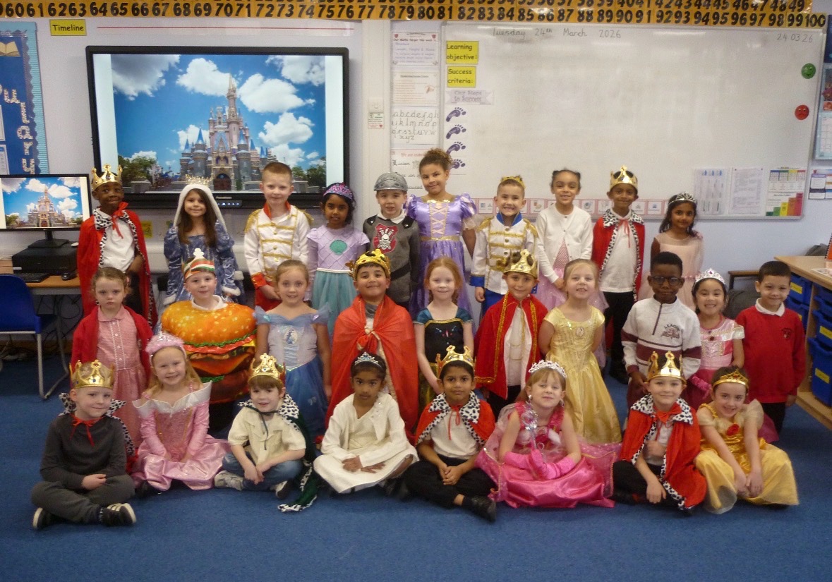 Leechapelsch's tweet image. Year 1 had the most magical time at their Royal Banquet. There was lots of yummy food and dancing. A truly wonderful way to end our ‘Magical Kingdom’ Topic. 👑🧁 #learningisfun #weareleechapel