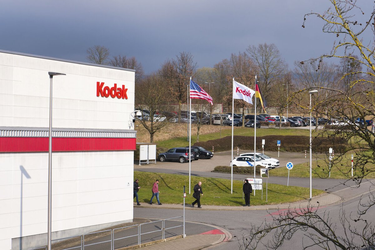 Kodak's tweet image. In Osterode, Germany, our 297,000-square-foot facility plays a critical role in delivering #KODAK SONORA Plates to customers worldwide—combining technical expertise, precision manufacturing, and a team of nearly 300 skilled employees.

#GlobalManufacturing #PrintInnovation