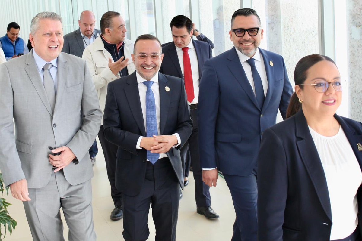 Rendir cuentas también es construir confianza.

Junto a <a href="/KarinaPadillaA1/">Karina Padilla</a>, Procuradora de <a href="/ambientalgente/">Procuraduría Ambiental</a> y <a href="/joselaralona1/">José Lara Lona</a>, Secretario del <a href="/aguagobgente/">Secretaría del Agua y Medio Ambiente</a>, acudimos al <a href="/CongresoGto/">Congreso del Estado de Guanajuato</a> para el análisis del Eje “Guanajuato es Armonía”, en el marco del 2do Informe del #GobiernoDeLaGente.