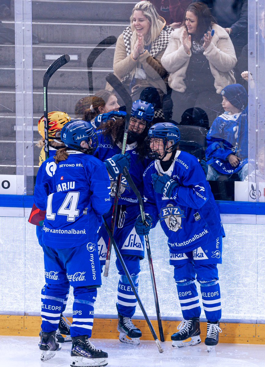 Frauen: Der EV Zug holt sich den Meistertitel! Die Zugerinnen liessen dem SC Bern auch im dritten Finalspiel keine Chance. Weiterlesen: 

📷 Philipp Hegglin / <a href="/official_EVZ/">EVZ</a>