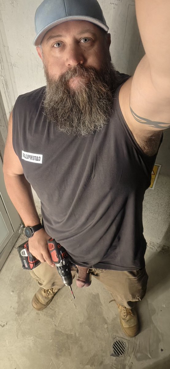 Tradie battle-kitty tweet media