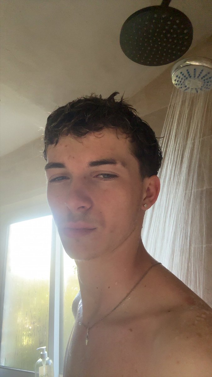 tyontbl's tweet photo. Tu as vu mon dernier post sur unlock 😳🔥 https://t.co/Ql60aQW3yW https://t.co/Hy3gzHZo72