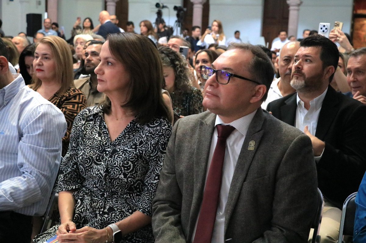 UADEOoficial's tweet photo. El Rector de la UAdeO, Dr. Pedro Flores Leal, asistió a la presentación del Segundo Informe de Trabajo 2025 de la @Japdesinaloa, que rindió el Presidente, Lic. @roque_mascareno, ante representantes de las más de 120 IAP’s que pertenecen a este organismo. https://t.co/OMbokga6Jk